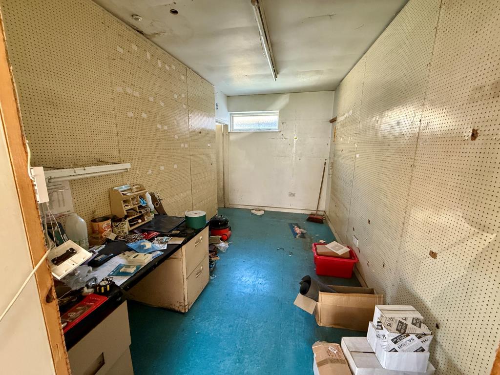 Lot: 84 - VACANT MIXED USE BUILDING IN TOWN CENTRE - Office